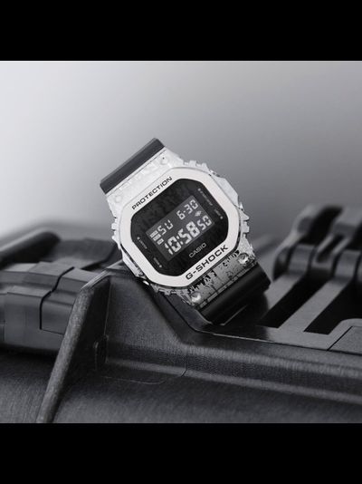 Часы Casio G-Shock GM-5600GC-1