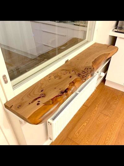 подоконники из массива дерева с природным краем