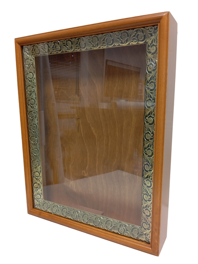 Киот деревянный с басменной рамой для иконы формата 30х40см.