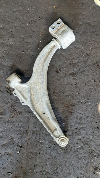 Нижний правый рычаг подвески CHEVROLET CRUZE