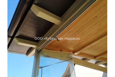 Терраса ДПК с безрамным остеклением