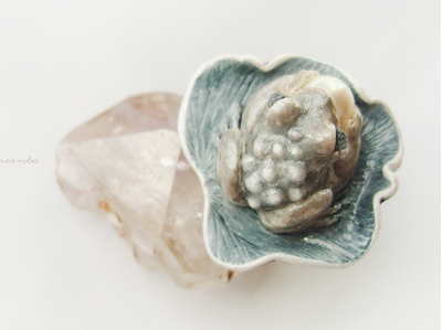 "Мглистая лягушка", необычное кольцо с речным жемчугом