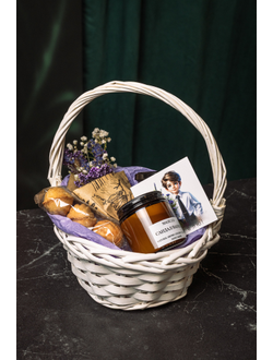 Корзинка с подарками