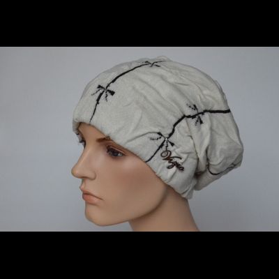 beliy-zhenskiy-vyazaniy-beret-shapka-vizio-5210