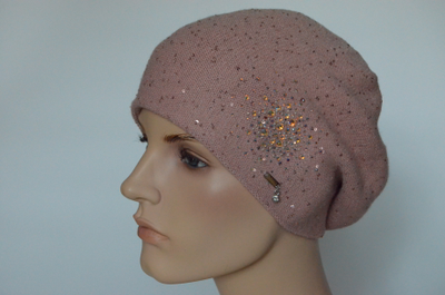 rozoviy-zhenskiy-zimniy-beret-s-ukrasheniyami-vizio-italiya-6973