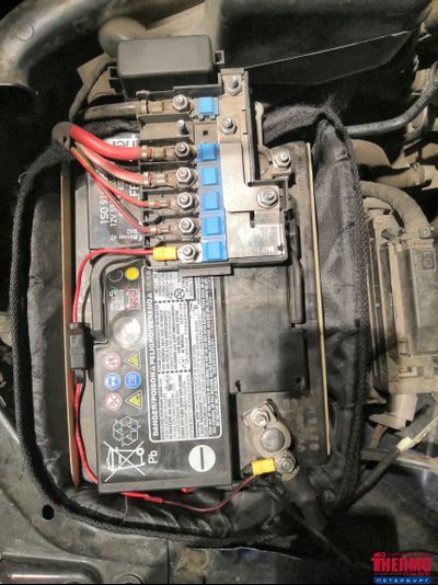 ТЕРМОКЕЙС ТК-Е3 + с доработанной крышкой под блок предохранителей EURO BOX, ПОДХОДИТ ДЛЯ АВТО С АКБ А/H: 60, 61, 62, 63, 65, 66, ГАБАРИТЫ, ММ: 242X175X190