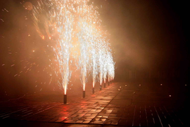 Фонтаны сценические, холодные фонтаны на свадьбу | Neva-Salut Пиро Шоу