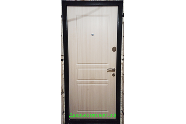 Дверь вид со стороны помещения. Панель МДФ с плёнкой ПВХ 