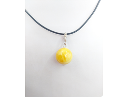 Кулон из матового янтаря "Шар"