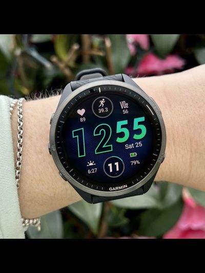 Умные часы Garmin Forerunner 965 Black / Powder Gray DLC Titanium