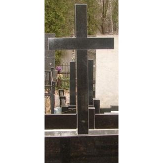 На фото памятник в виде простого гранитного креста на могилу в СПб