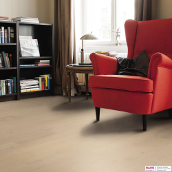 Декор паркетной доски Haro Дуб Песочно-Серый Маркант браш 1-пол, лак 538942 в интерьере комнаты