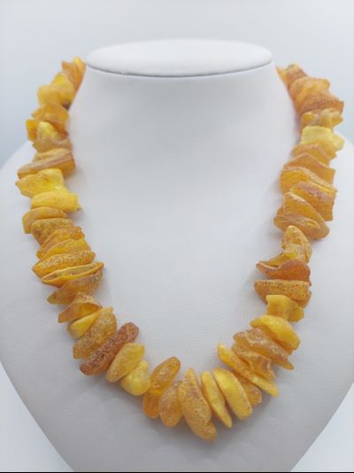 Лечебные бусы из крупного белого янтаря