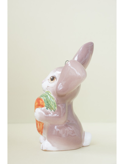 Заяц c морковкой