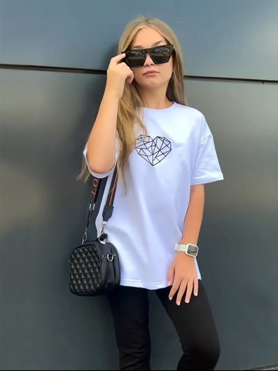 Футболка с вышивкой и леггинсы