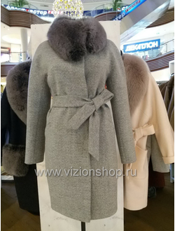 palto-s-mehovym-vorotnikom-stoyka-zimnee-kupit