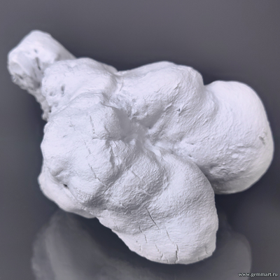 Кахолонг с корочкой кенияита. Южный Урал. Россия. 140*90*100мм