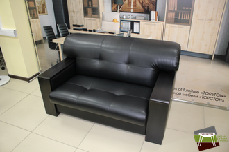 B-2 БОССО Диван 2-хместный (Aries 501) чёрный/подлокотники горький шоколад