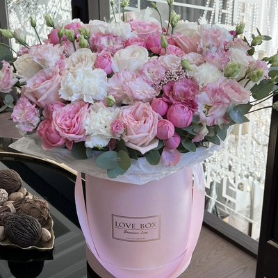 Букет в шляпной коробке микс цветов L