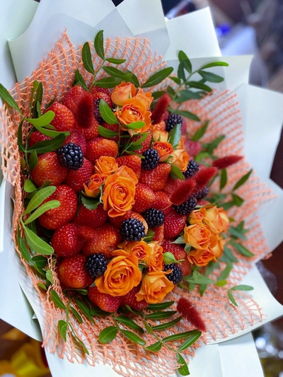 Букет "Мэри" с ежевикой