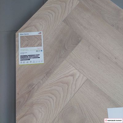 Ламинат Terhurne Herringbone Edition Английская ёлка Дуб Мезонет 32 класс толщина 10 мм с фаской 0.714 м2