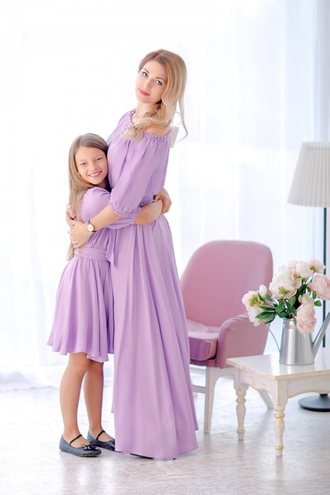 Сиреневые платья family look c открытыми плечиками для мамы и дочки, 25 цветов, размеры 24-60