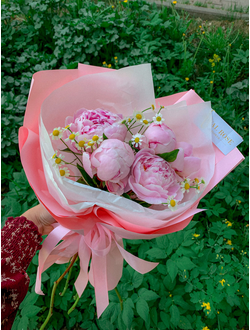 Пионы с ромашками