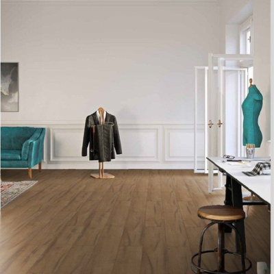 Ламинат Wineo Rock 'n' Go Виски во фляге LA146SYSV4 в интерьере комнаты