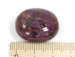 Корунд красный (рубин), полировка плоская (светится в УФ), Мьянма (25*20*11 мм, 14 г) №35653