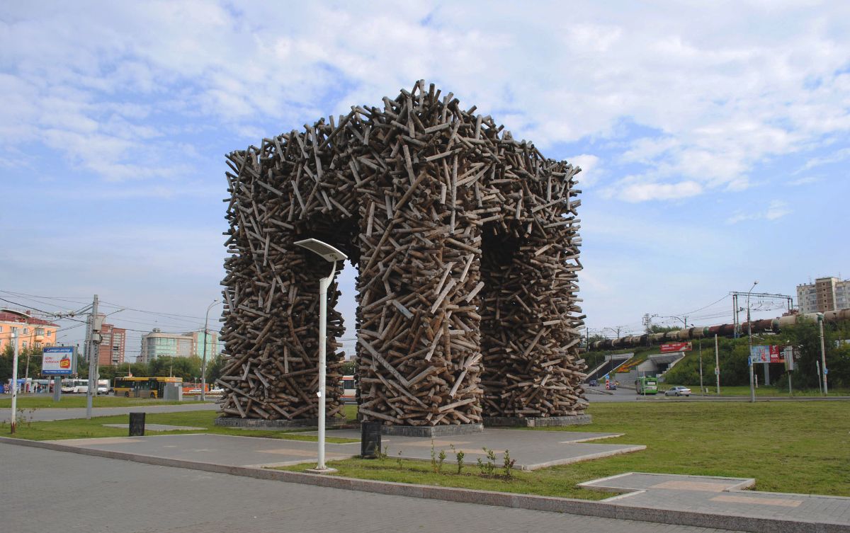 необычные малые архитектурные формы. памятник п в перми. объекты в городе. город губаха площадь. стрит арт искусство музей спб.