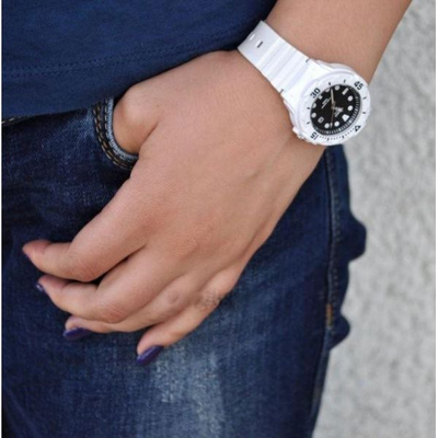 Часы Casio LRW-200H-1E