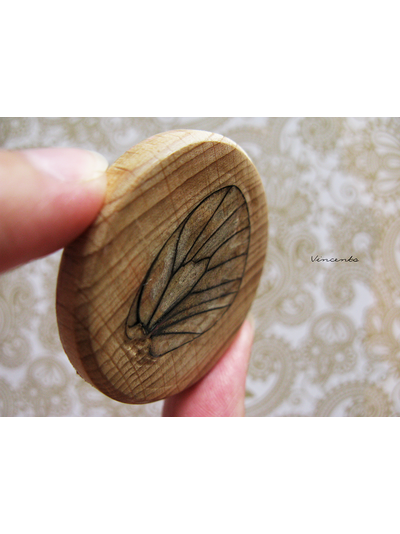 Сказание о бабочке. Деревянная брошь с крылом бабочки, эко-украшение
