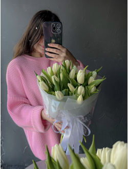 «Minimalism» из молочно-белых тюльпанов 19 шт