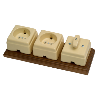 Ретро розетка из керамики Кром с заземлением, 16а. Слоновая Кость глазурь