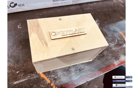 На каждую  партию ножей выдается паспорт качества с указанием даты выдачи, на упаковку наклеивается стикер ОТК. Ножи упаковываются в надежный деревянный короб (входит в стоимость продукции). Доставка до транспортных компаний - один раз в неделю.