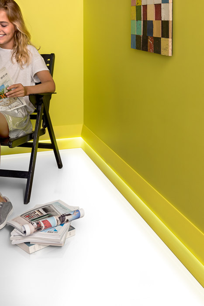 Напольный плинтус из дюрополимера Orac Decor - Modern (Орак Декор - Модерн) SX179