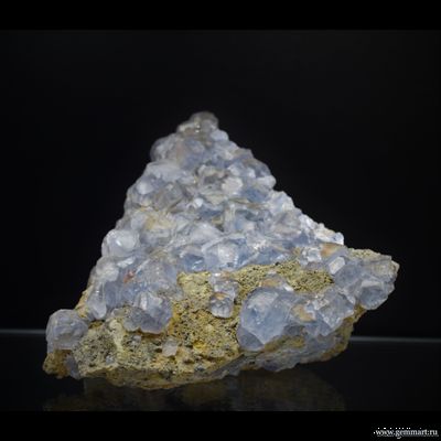 Флюорит- друза фантомных голубых кристаллов с пиритом на породе