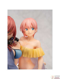 Фигурка 1/7 Мику Накано и Итика Накано (Miku Nakano,  Ichika Nakano)