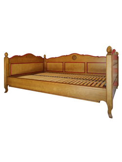 Кровать, в виде софы на резных ножках.