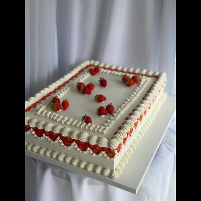 Торт в стиле ламбет с ягодами клубники (9-12кг)