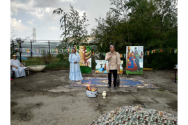 Церемонию угощения духа огня и благословения  алгыс провел Гоголев Гаврил Гаврильевич