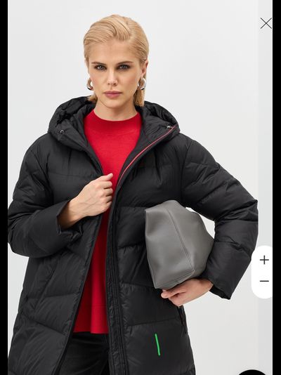 Длинный пуховик с капюшоном