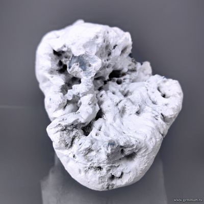 Кахолонг с корочкой кенияита. Южный Урал. Россия. 140*90*100мм