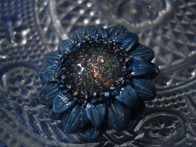 "Каллистефус Галактика", мини брошь с космическим цветком