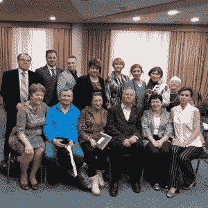 На фото группа участников симпозиума. В центре В.А. Щежин