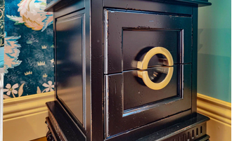 Тумба прикроватная с ручкой - кольцом.