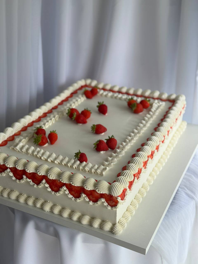 Торт в стиле ламбет с ягодами клубники (9-12кг)