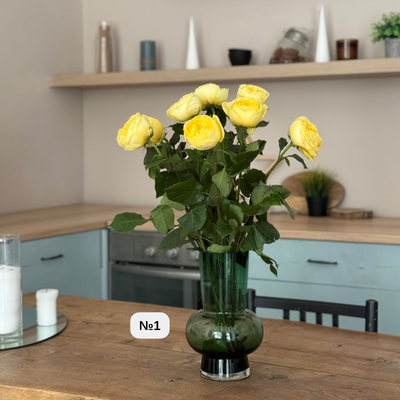 Вазы из темного стекла