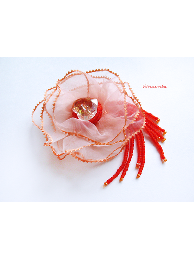 Брошь-цветок из органзы "Сердце в подарок"