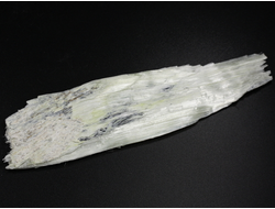 Брусит (немалит) светло-зеленый, волокнистый брусит, коллекционный образец, Россия, КЧР, Урупский район, м-ние Мощевая балка (130*34*6 мм, 28 г) №29701